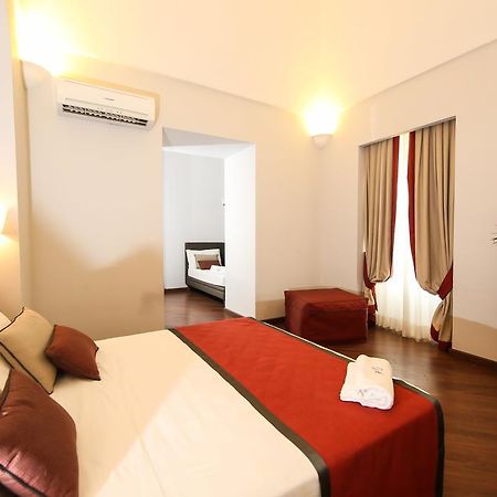 Palazzo Riario Sforza Hotel เนเปิลส์ ภายนอก รูปภาพ
