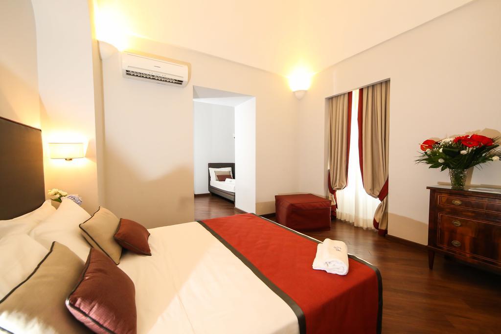 Palazzo Riario Sforza Hotel เนเปิลส์ ภายนอก รูปภาพ