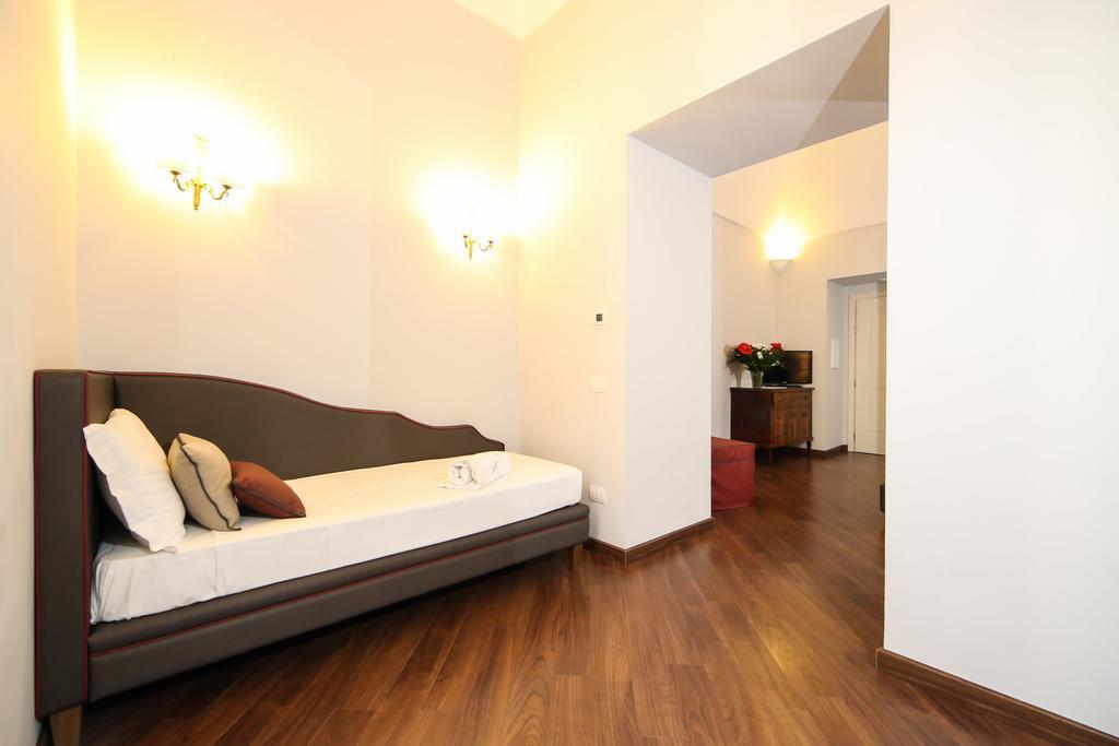 Palazzo Riario Sforza Hotel เนเปิลส์ ภายนอก รูปภาพ
