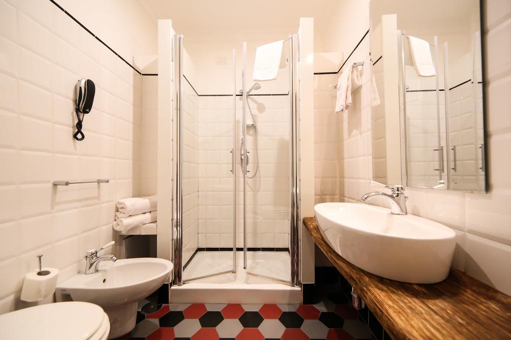 Palazzo Riario Sforza Hotel เนเปิลส์ ภายนอก รูปภาพ