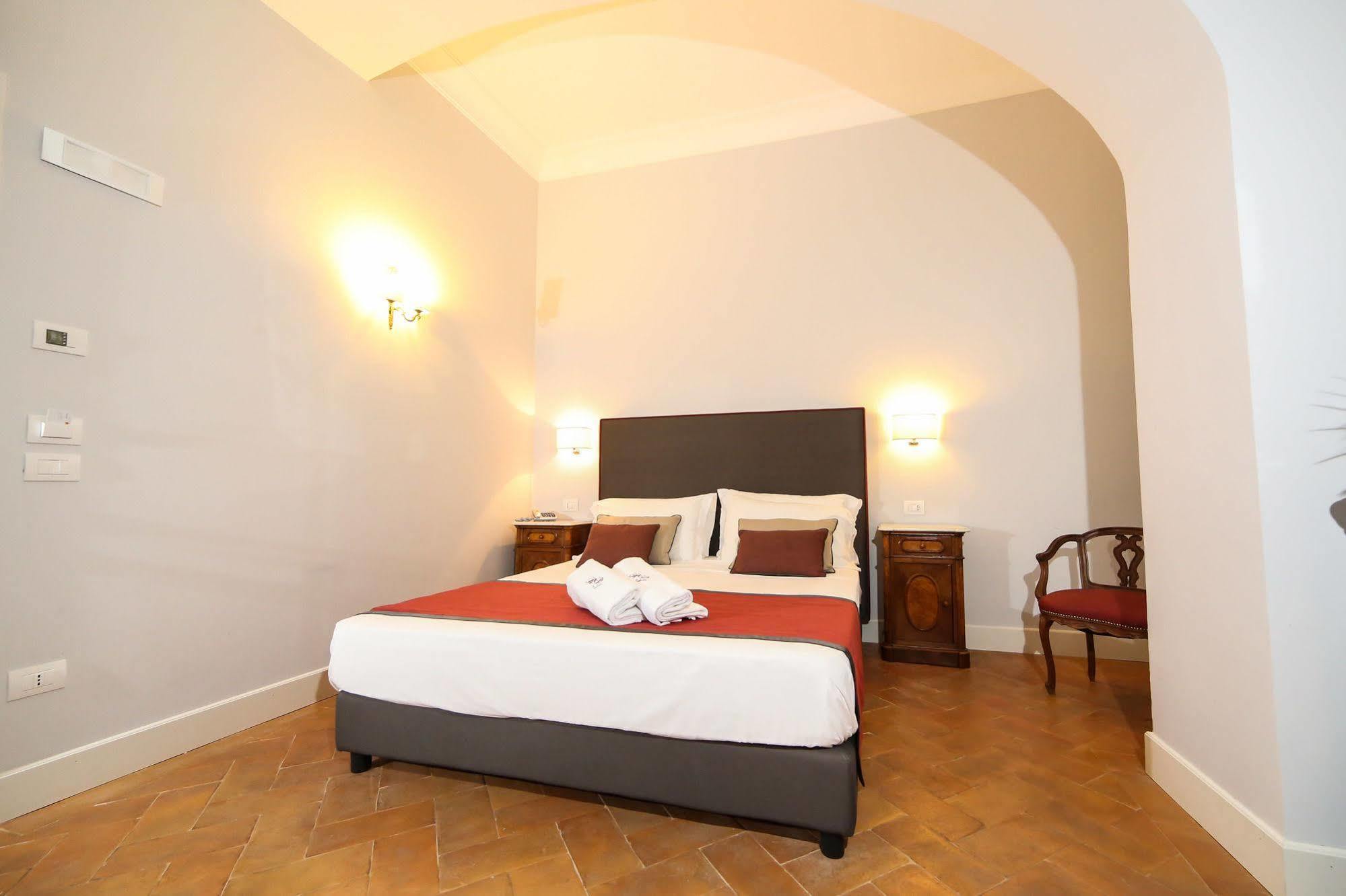 Palazzo Riario Sforza Hotel เนเปิลส์ ภายนอก รูปภาพ