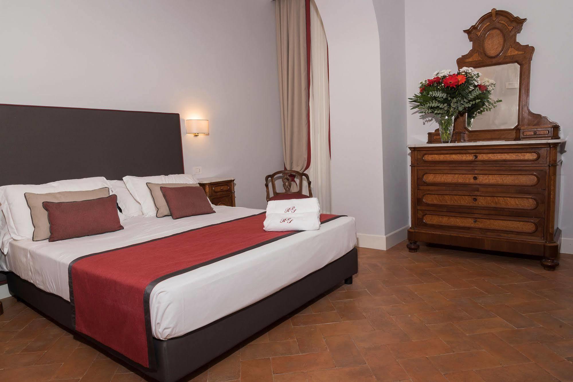 Palazzo Riario Sforza Hotel เนเปิลส์ ภายนอก รูปภาพ