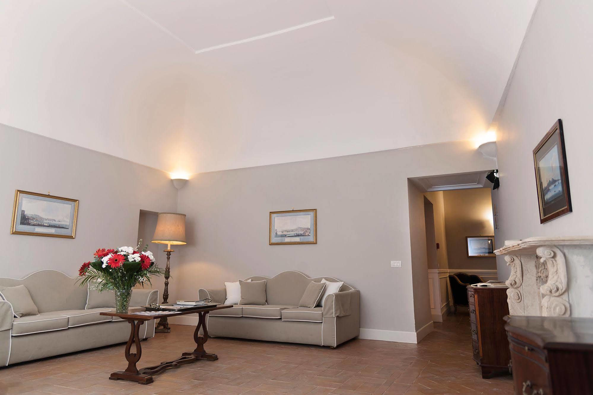 Palazzo Riario Sforza Hotel เนเปิลส์ ภายนอก รูปภาพ