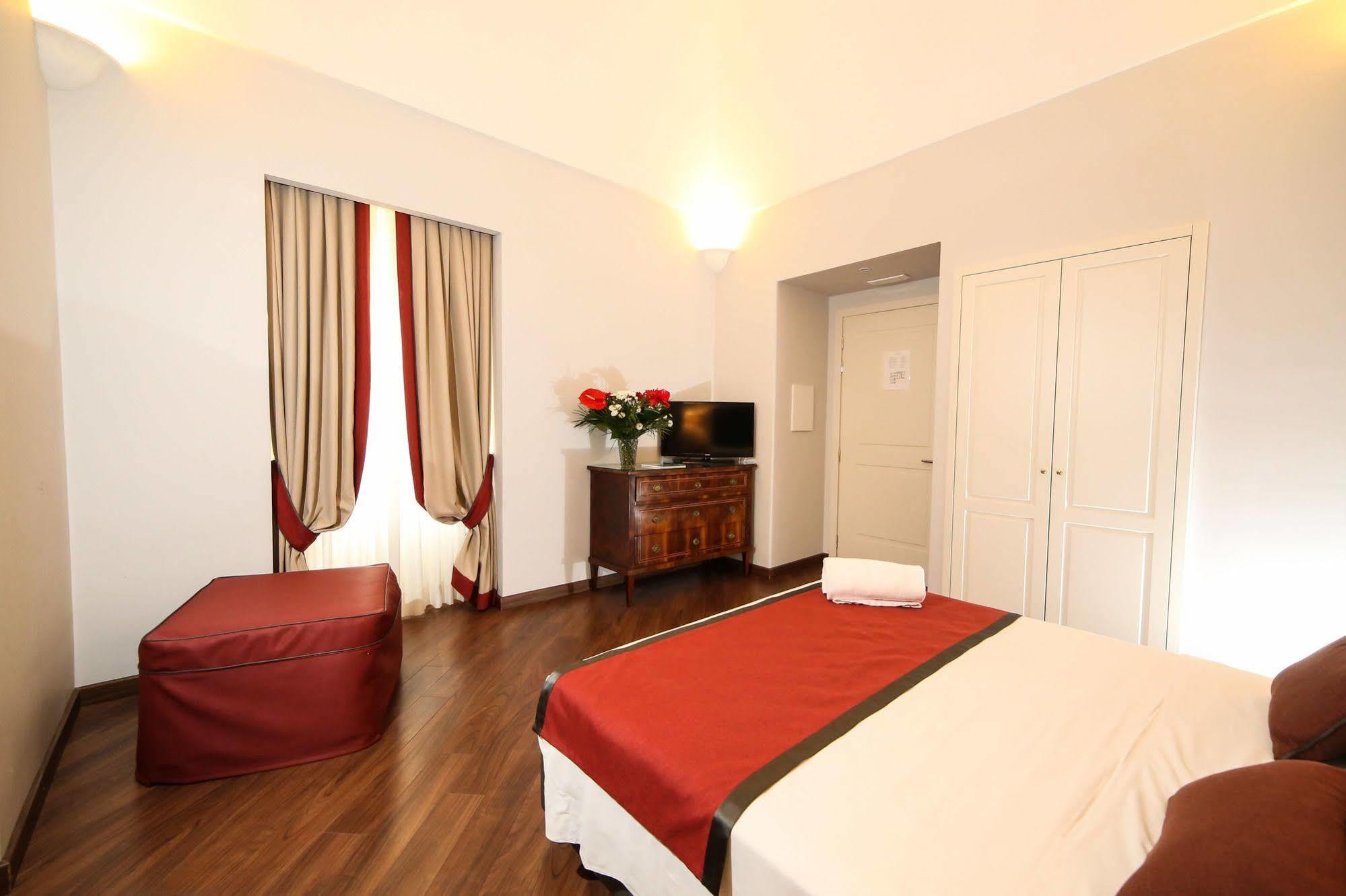Palazzo Riario Sforza Hotel เนเปิลส์ ภายนอก รูปภาพ