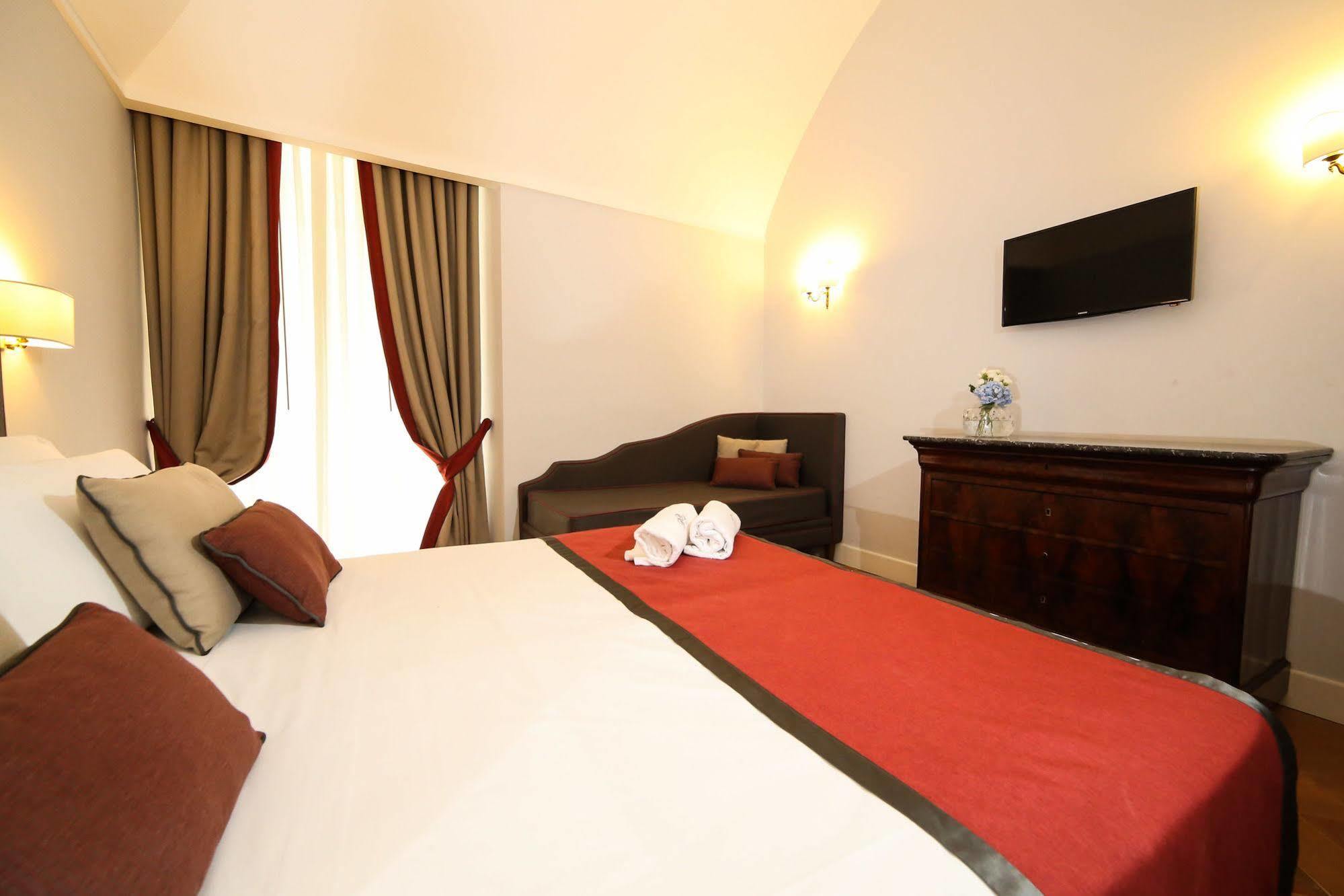 Palazzo Riario Sforza Hotel เนเปิลส์ ภายนอก รูปภาพ
