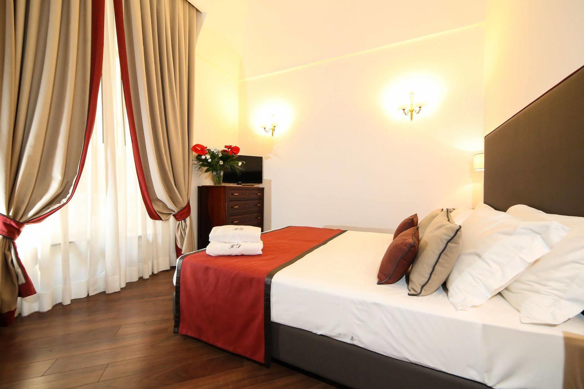 Palazzo Riario Sforza Hotel เนเปิลส์ ภายนอก รูปภาพ
