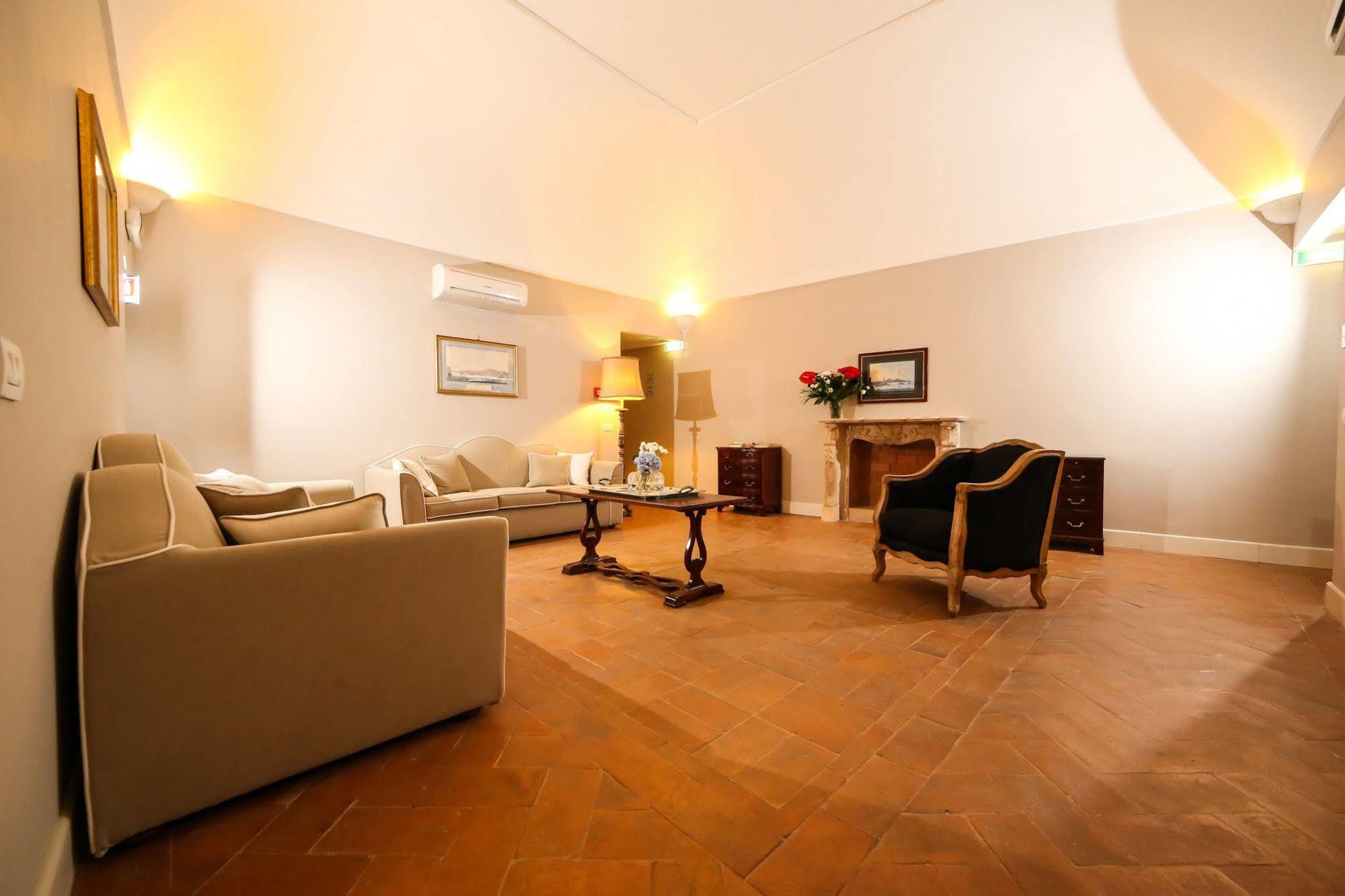 Palazzo Riario Sforza Hotel เนเปิลส์ ภายนอก รูปภาพ